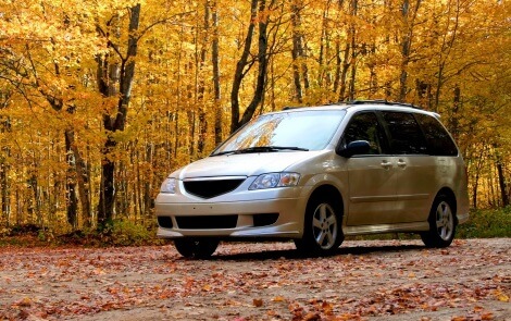 Gold-Minivan