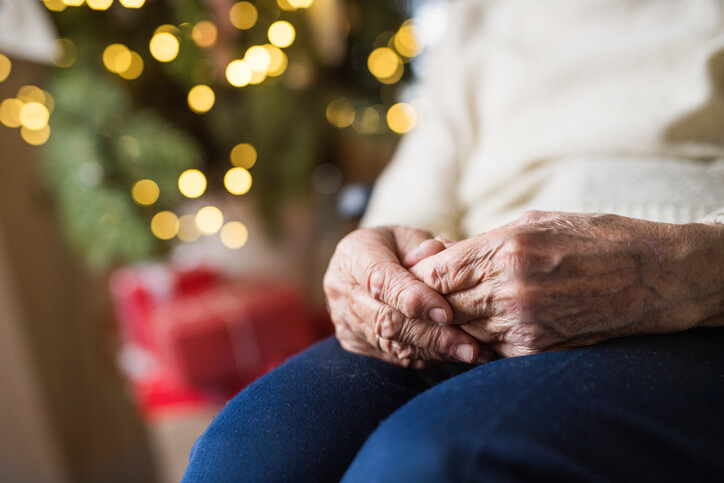 how to help avoid loneliness in seniors