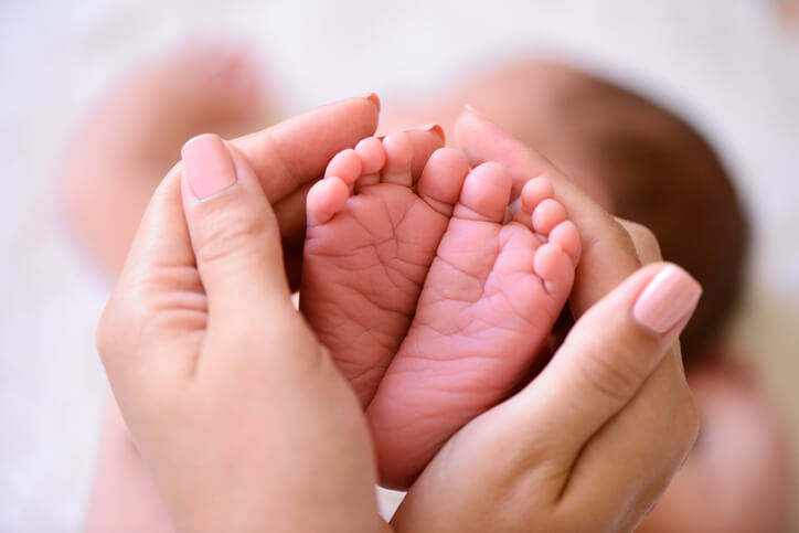 Newborn skin to skin contact