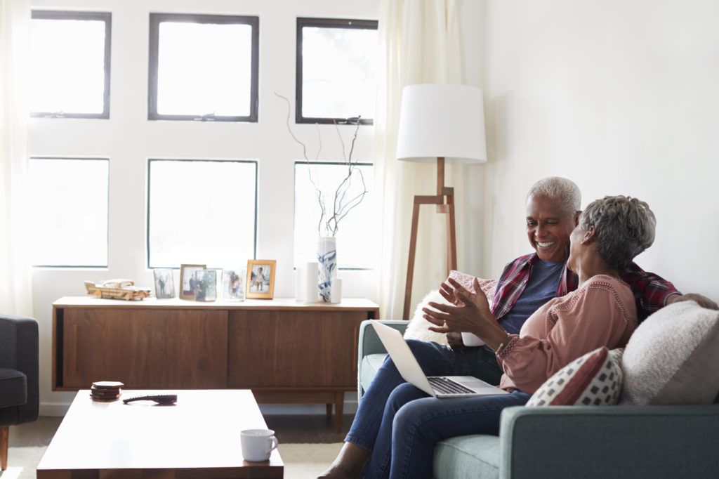 couple-staying-at-airbnb