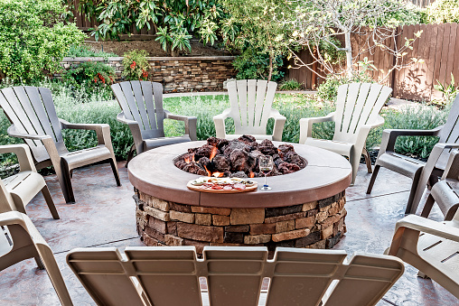 Backyard Fire Pit And Grill Safety Tips, How Big Should A Backyard Fire Pit Be