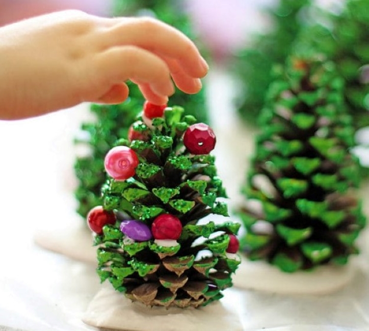 Easiest 5 Minute Bleached Pinecones {without Bleach} - A Piece Of Rainbow