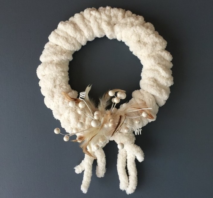 yarn holiday wreath